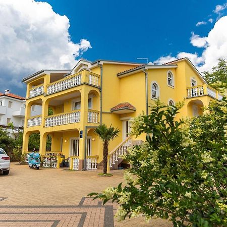 Apartments Artan Crikvenica Eksteriør bilde